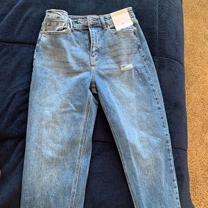 Cute boyfriend jeans (they don’t fit me) never worn